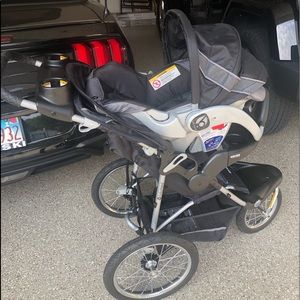 Baby Trend Baby Stroller w carseat & base.
